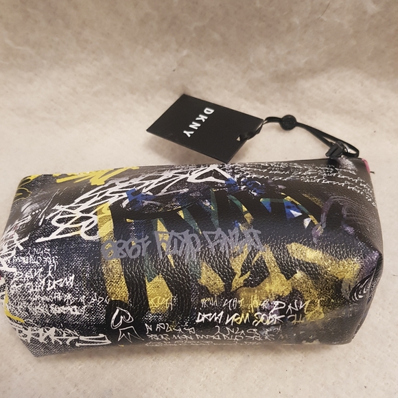 DKNY New York graffiti pouch bag NWT - Picture 8 of 12